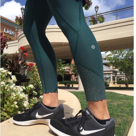 lululemon athletica Pants - HP🎉 Lululemon Tight Stuff Tight